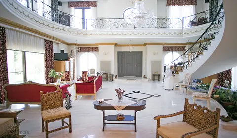 Spacious House Garden view 3 levels, 8 bedrooms in Vari Used for sale For Super Rich
