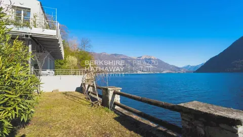 Elegant Villa Lake View directly on the shores, 5 bedrooms in Brienno - Lake Como value for sale For Super Rich