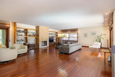 Elegant Villa Panoramic View heated outdoor pool, 5 bedrooms in Porto available for sale For Super Rich
