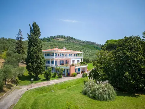 Colonial-style House Panoramic View 10-hectare park, 6 bedrooms in Massarosa price for sale For Super Rich