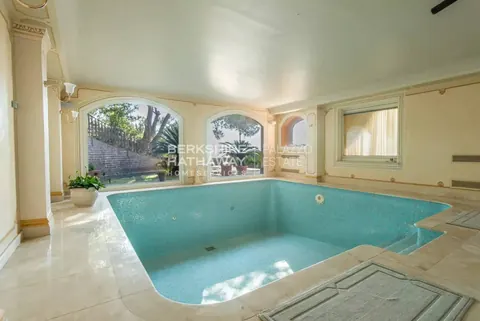 Luxury Villa Beach Front Sea View, 6 bedrooms in Albissola Marina real estate for sale For Super Rich
