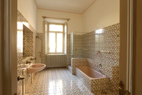 High-end Villa Lake View, 10 bedrooms in Lake Como unique for sale For Super Rich