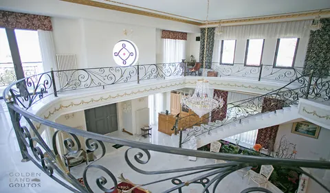 Spacious House Garden view 3 levels, 8 bedrooms in Vari available for sale For Super Rich