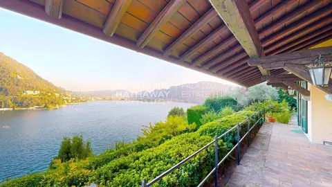 Elegant Villa breathtaking lake views, Swimming pool, 8 bedrooms in Como Classified ads for sale For Super Rich