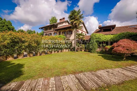 Renovated House Swimming pool and SPA, 14 bedrooms in Oleggio - Lake Maggiore