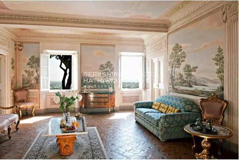 Historic Villa Panoramic View Swimming pool, 8 bedrooms in Pietrasanta - Tuscany luxury for sale For Super Rich
