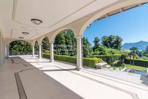 Luxury Villa, heated swimming pool , 6 bedrooms in Stresa Classified ads for sale For Super Rich