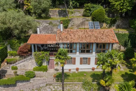 Century Castle Castello Thomson, 8 bedrooms in Carate Urio - Lake Como top for sale For Super Rich
