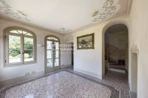 Elegant Villa Panoramic lake view, 9 bedrooms in Blevio - Como luxury for sale For Super Rich
