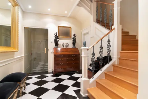 Elegant House City View two balconies, 5 bedrooms in Lisbon LBN210457 for sale For Super Rich