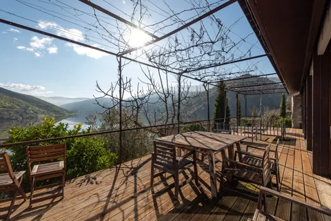 Country Ranch/Farm Mountain View vineyards, 5 bedrooms in Linhares - Bragança best for sale For Super Rich