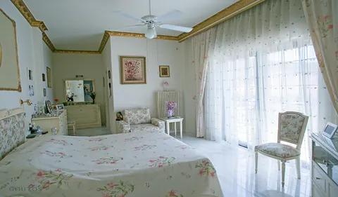 Spacious House Garden view 3 levels, 8 bedrooms in Vari search for sale For Super Rich