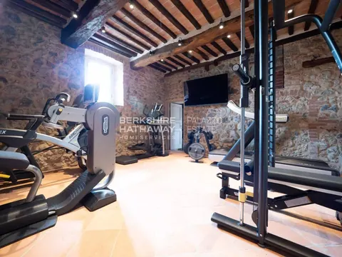 Luxury Complex Business Panoramic View on the hills, 9 bedrooms in Siena - Tuscany properties for sale For Super Rich