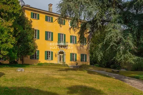 Century 18th Villa Lake View and park, 10 bedrooms in Tremezzina - Lake Como ILO3127 for sale For Super Rich