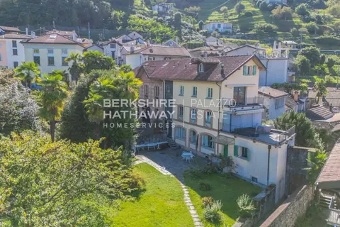 Historic Villa Lake View, direct access to a private beach, Coming soon bedrooms in Gerra deal for sale For Super Rich