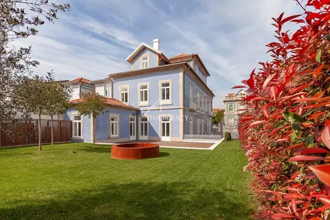 Majestic House Indoor Swimming Pool , 6 bedrooms in Cedofeita, Porto