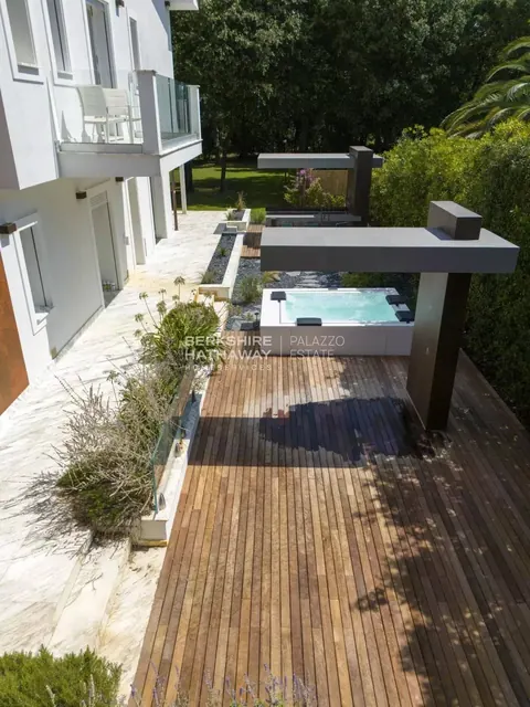 Modern Villa Marina di Pietrasanta Swimming pool, SPA, 6 bedrooms in Pietrasanta value for sale For Super Rich