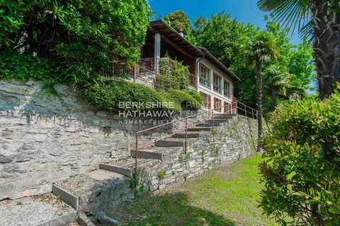 Century Castle Castello Thomson, 8 bedrooms in Carate Urio - Lake Como ads for sale For Super Rich