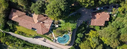 Elegant Villa breathtaking lake views, Swimming pool, 8 bedrooms in Como buy for sale For Super Rich