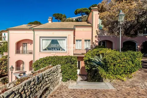 Luxury Villa Beach Front Sea View, 6 bedrooms in Albissola Marina search for sale For Super Rich