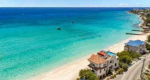 Luxury Villa Beach Front Caribbean Sea views, 5 bedrooms in Seven Mile Beach