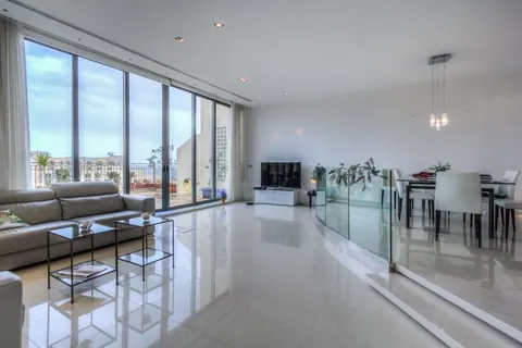 High-end Penthouse Panoramic View Top floor with private pool, 3 bedrooms in St Julians property for sale For Super Rich