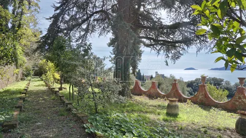 Century Villa Panoramic View Buit in 1800, 10 bedrooms in Lerici image for sale For Super Rich