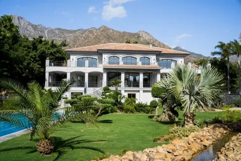 Elegant Villa Sierra Blanca Turkish bath, 6 bedrooms in Golden Mile - Marbella value for sale For Super Rich