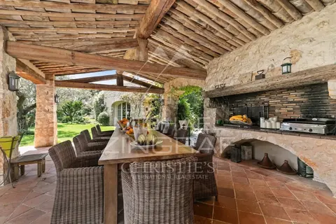 Provencal House Panoramic views sea and the old village Tennis court, pool, stylish summer kitchen, 9 bedrooms in Saint Paul de Vence search for sale For Super Rich