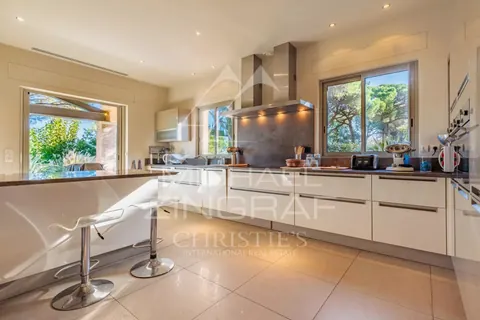 Provençal Villa Tranquility and Nature View Swimming pool, 4 bedrooms in Ramatuelle - French Riviera property for sale For Super Rich