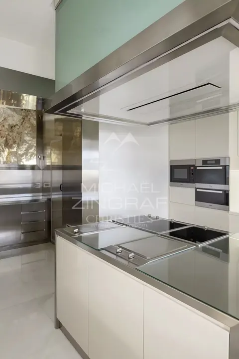 Elegant Villa Breathtaking panoramic views of sea and Monaco Cinema, Fitness, Spa, Pool, 5 bedrooms in Roquebrune Cap Martin available for sale For Super Rich