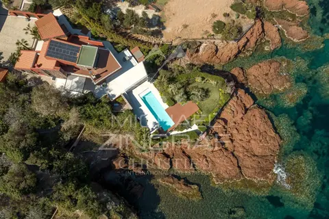 Modern Villa Direct access to the sea large terraces adjoining a long pool, 9 bedrooms in Théoule Sur Mer - French Riviera available for sale For Super Rich