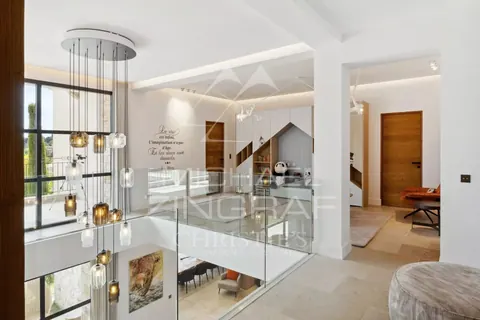 Luxury Villa Top-of-the-range amenitie 15x6m heated swimming pool, 7 bedrooms in Mougins - French Riviera Classified ads for sale For Super Rich