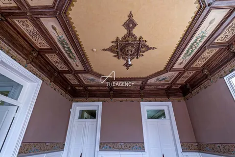 Majestic House Indoor Swimming Pool , 6 bedrooms in Cedofeita, Porto Classified ads for sale For Super Rich