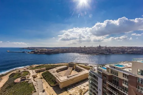 Luxury Penthouse One-of-a-kind stunning views of Marsamxetto harbour, 3 bedrooms in Valletta Used for sale For Super Rich