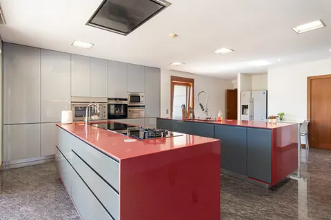 Elegant Villa Panoramic View heated outdoor pool, 5 bedrooms in Porto Classified ads for sale For Super Rich