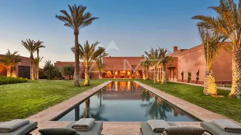 Palace House Tennis court rose garden, lake, cascade, 11 bedrooms in Marrakech Used for sale For Super Rich