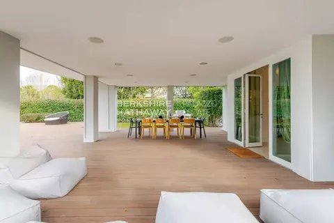 Architectural Villa Swimming pool, Spa, Sauna, whirlpool , 5 bedrooms in Forte dei Marmi value for sale For Super Rich