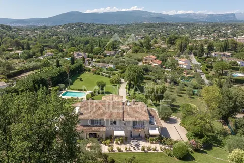 Elegant Villa views over the surrounding hills Swimming pool, pool house area, sauna, 8 bedrooms in Valbonne - French Riviera Used for sale For Super Rich