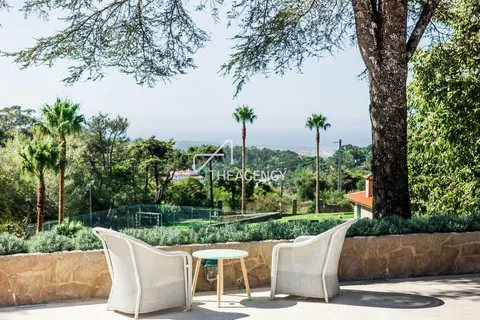 Luxury House swimming pool jacuzzi, sauna, 8 bedrooms in Cascais deal for sale For Super Rich