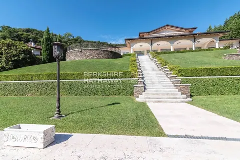 Luxury Villa, heated swimming pool , 6 bedrooms in Stresa best for sale For Super Rich