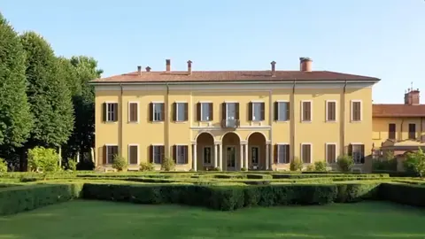 Century Villa Della Porta-Giulini-Crivelli 17th century, 10 bedrooms in Rovellasca Used for sale For Super Rich