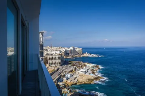 Luxury Penthouse One-of-a-kind stunning views of Marsamxetto harbour, 3 bedrooms in Valletta buy for sale For Super Rich