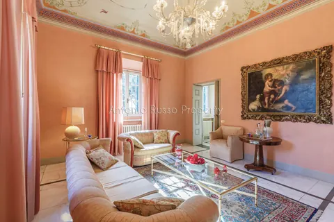Elegant Villa Panoramic View Vineyards view, 15 bedrooms in Firenze Toscana value for sale For Super Rich
