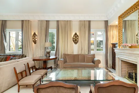 Elegant House City View two balconies, 5 bedrooms in Lisbon best for sale For Super Rich