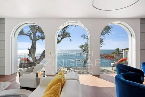 High-end Villa Waterfront 2 accesses to sea, Swimming pool, 6 bedrooms in Anthéor - French Riviera property for sale For Super Rich
