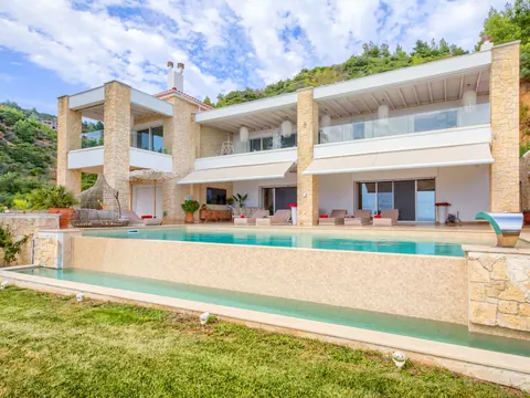 Premium Villa Sea View with a unique view of the Aegean Sea, 5 bedrooms in Halkidiki
