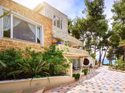 Luxury Villa Sea View 25 m swimming pool, 8 bedrooms in Halkidiki available for sale For Super Rich