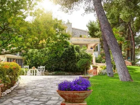 Luxury Villa Sea View 25 m swimming pool, 8 bedrooms in Halkidiki best for sale For Super Rich