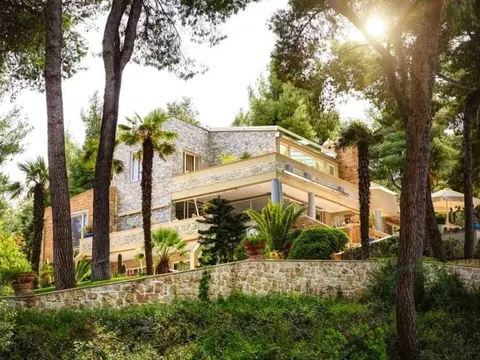 Luxury Villa Sea View 25 m swimming pool, 8 bedrooms in Halkidiki Used for sale For Super Rich